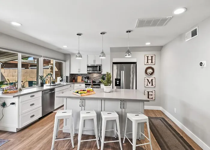 Escape: Patio | Games | Workspace Holiday home Scottsdale