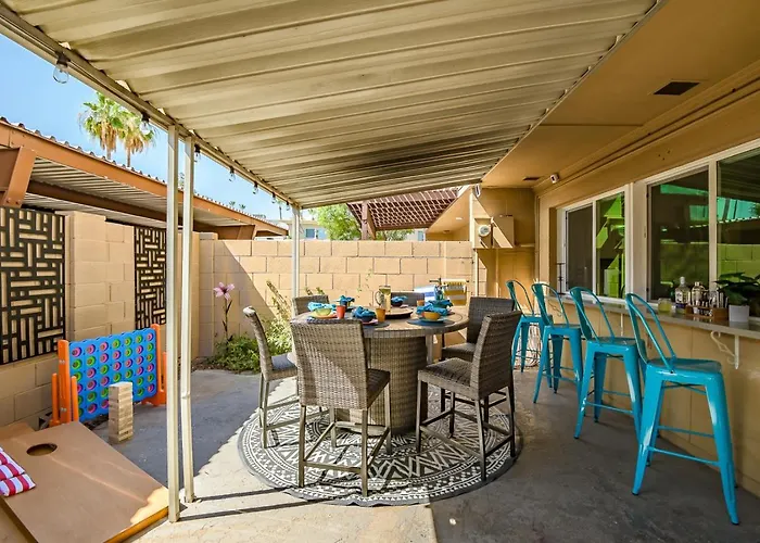 Holiday home Escape: Patio | Games | Workspace